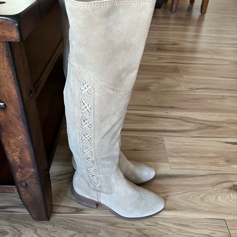 Vince Camuto boots size 6 - Picture 5 of 5